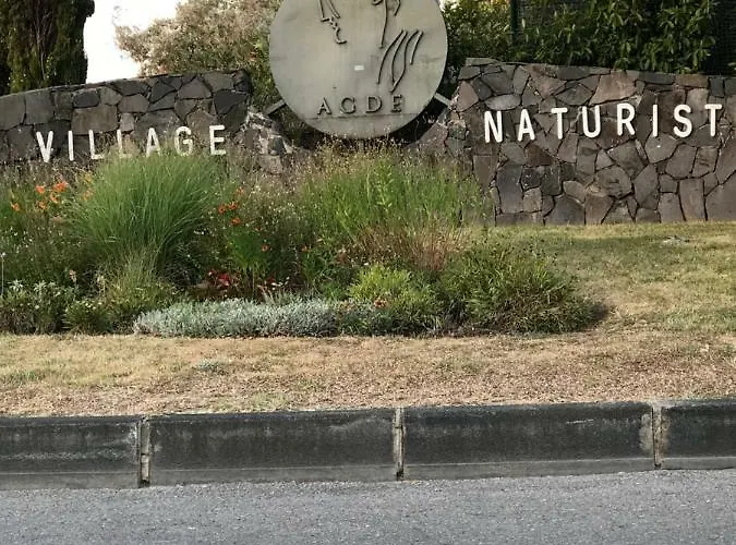 Quartier Naturiste Colline 4 アパート